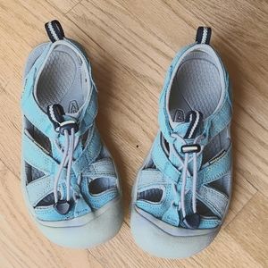 Size 3 kid Keen sandals